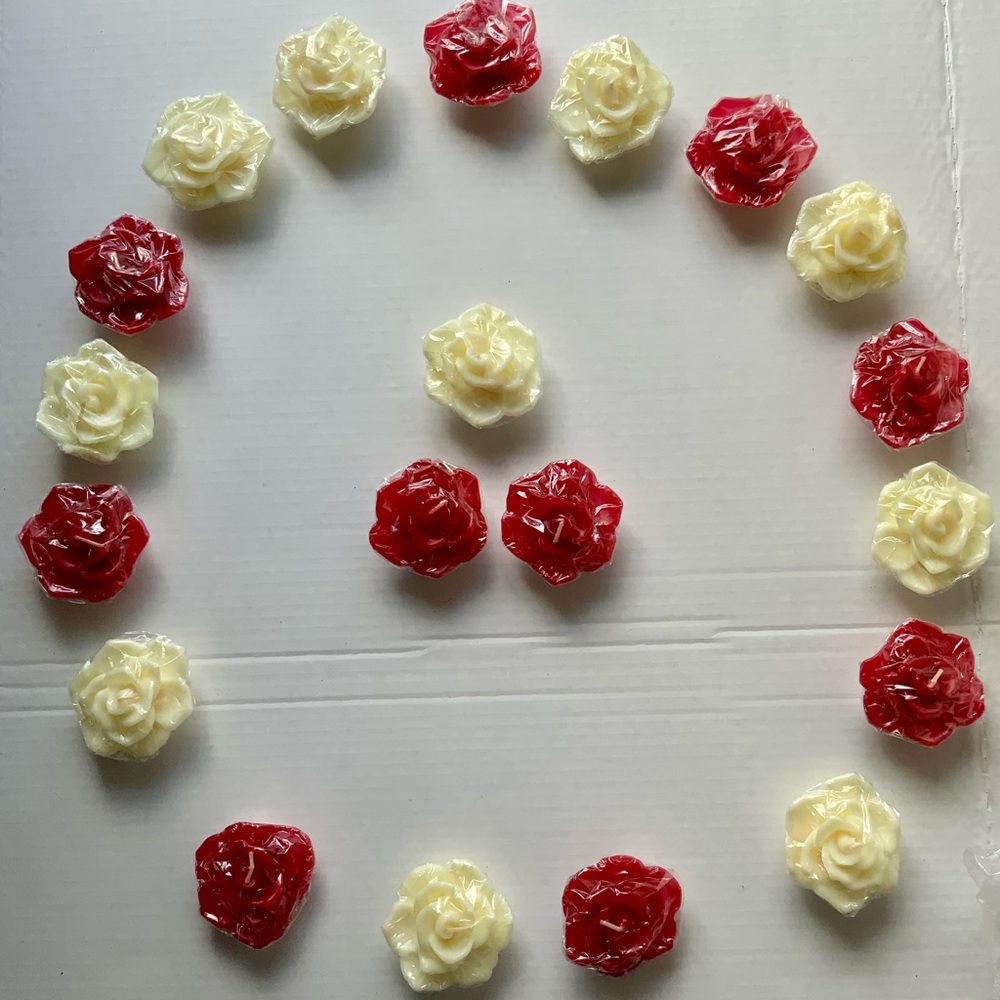 20 Rose Floating Candles, White and Red